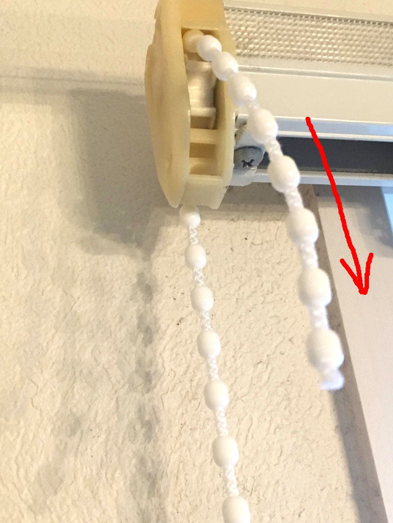 ボールチェーンを通す