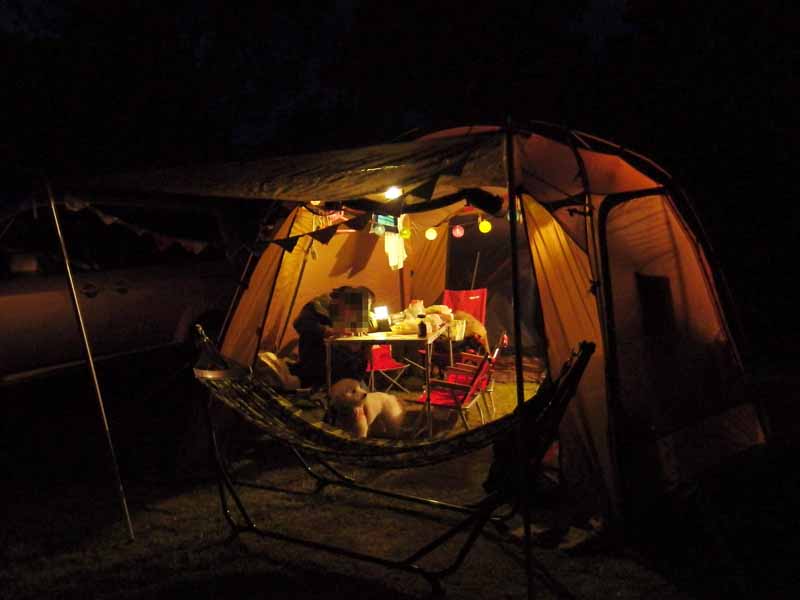 キャンプ場の夜
