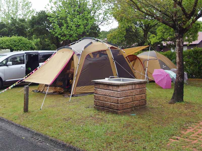 雨のキャンプ場