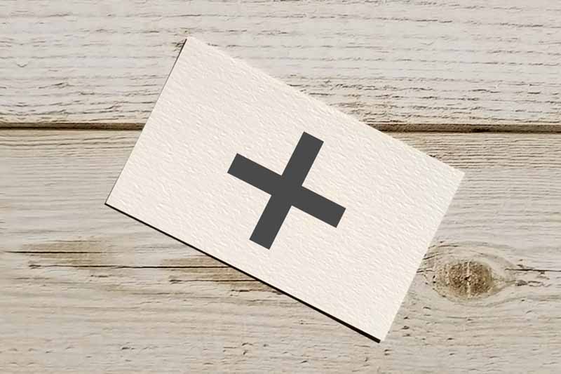 プラス記号のカード