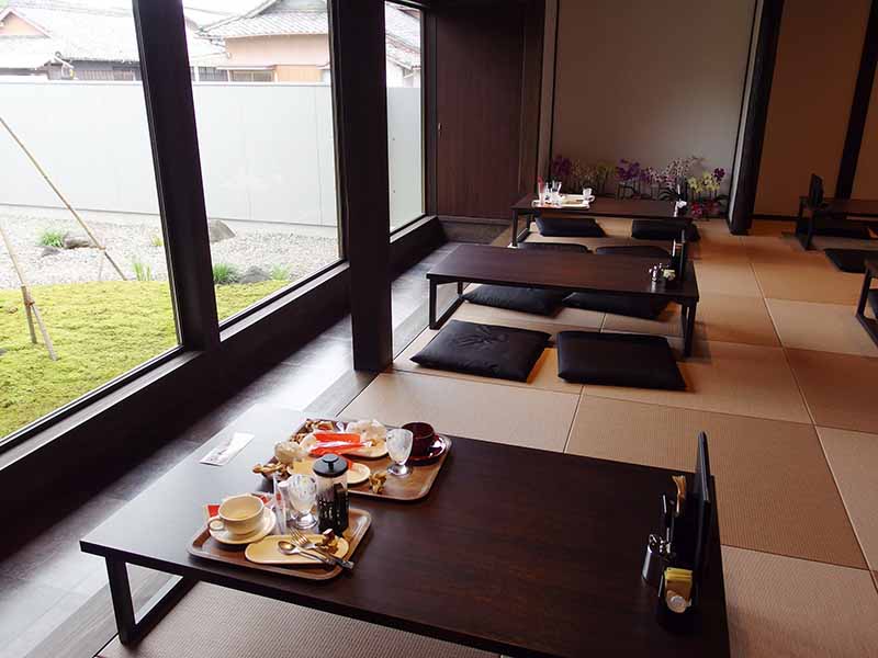 高虎ドッグ店内