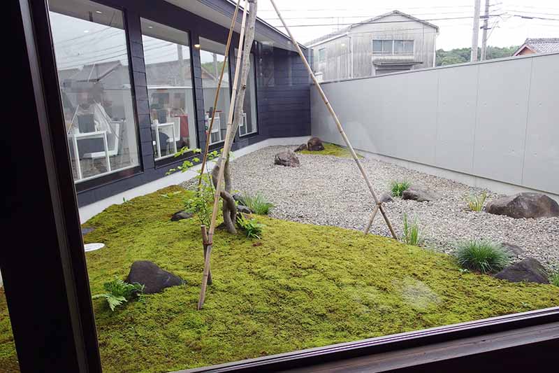 高虎ドッグの内庭