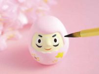 ピンク色のだるま